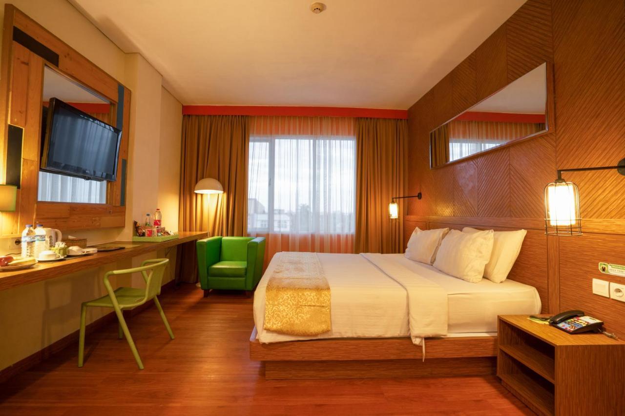 Maxonehotels.Com At Vivo Palembang Kültér fotó