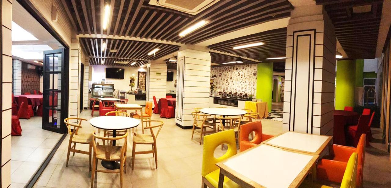 Maxonehotels.Com At Vivo Palembang Kültér fotó
